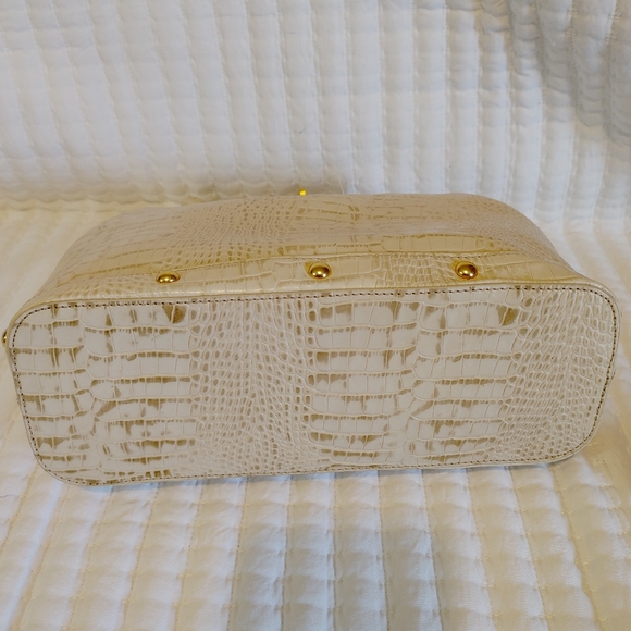 Aigner - Picture 3 of 5